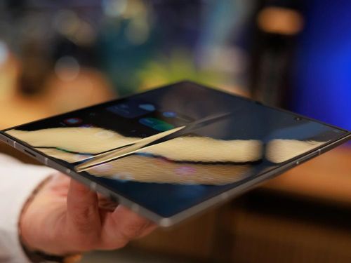 Galaxy Z Fold 7 có một nếp gấp khá vô hình, nhưng vẫn có thể nhìn thấy