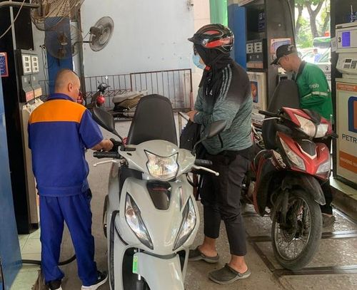 Giá xăng được điều chỉnh giảm trong kỳ điều hành ngày 23/10/2025. Ảnh: NK