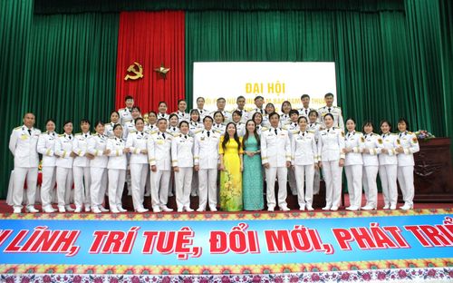 Các đại biểu chụp ảnh lưu niệm tại đại hội.