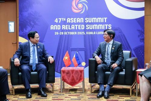 Lãnh đạo hai nước bày tỏ vui mừng trước sự phát triển tốt đẹp của quan hệ Việt Nam - Philippines - Ảnh: VGP/Nhật Bắc