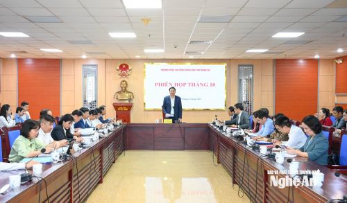 Thường trực HĐND tỉnh họp phiên thường kỳ tháng 10. Ảnh: Thành Cường