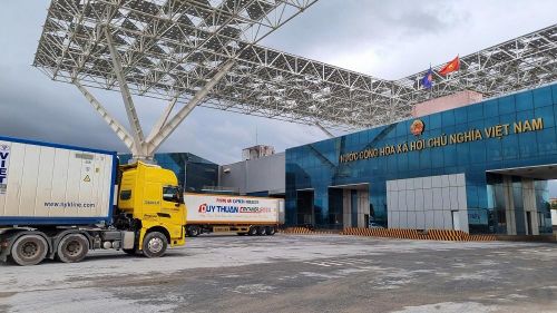 Hàng hóa qua Cửa khẩu quốc tế Móng Cái, tỉnh Quảng Ninh