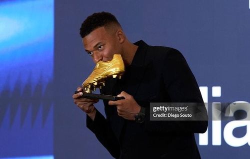 Mbappe nhận Chiếc giày vàng