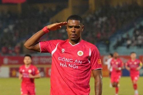 Tiền đạo Alan lập công giúp CAHN đánh bại PVF-CAND.