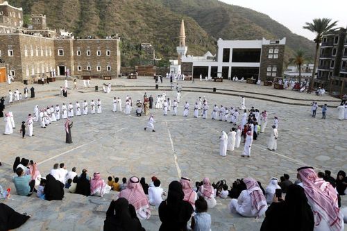  Du khách đến Ả Rập Xê Út được khuyên tránh tụ tập đông người, hạn chế di chuyển đến các vùng có cơ sở hạ tầng năng lượng trọng yếu. Ảnh minh họa: Reuters. 