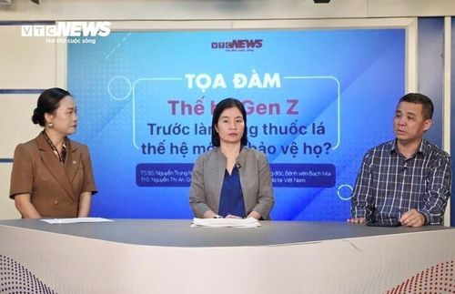 Các chuyên gia chia sẻ tại tọa đàm. (Ảnh: Như Loan)