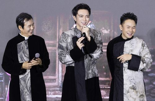 Soobin công bố MV “Mục hạ vô nhân”, chiến dịch CSR “Xẩm đến trường”