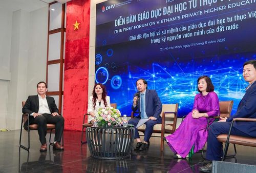 Tọa đàm và thảo luận tại diễn đàn.