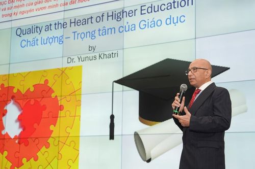 TS Yunus Khatri đến từ Đại học RMIT với tham luận Chất lượng - trọng tâm của giáo dục.