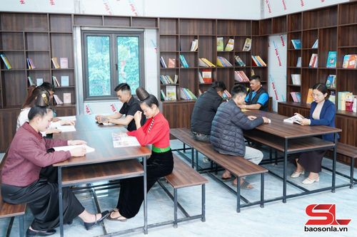 Trung tâm học tập cộng đồng tại xã Nậm Lầu.