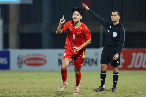 Văn Dương có màn trình diễn ấn tượng trước U17 Malaysia. Ảnh: Hoàng Linh