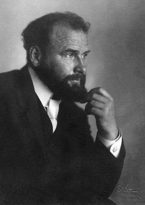 Khi Gustav Klimt vẽ bức tranh này vào năm 1897, Áo và Hungary khi đó vẫn là hai nửa của Đế chế Áo - Hung. Giờ đây, cả hai quốc gia đều tuyên bố đây là di sản của mình. Ảnh: D’Ora/Ullstein.