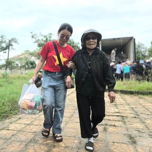 Dìu nhau đi qua... nghịch cảnh
