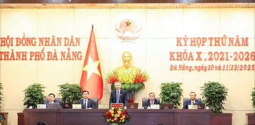 Chủ tọa kỳ họp. Ảnh PV