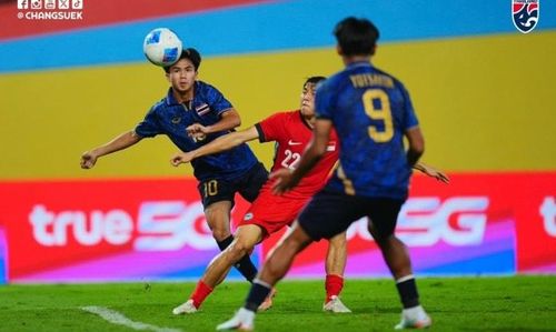Chủ tịch Liên đoàn Bóng đá Thái Lan, Madam Pang, đã thưởng nóng 300.000 baht cho đội tuyển sau thành tích vào bán kết.