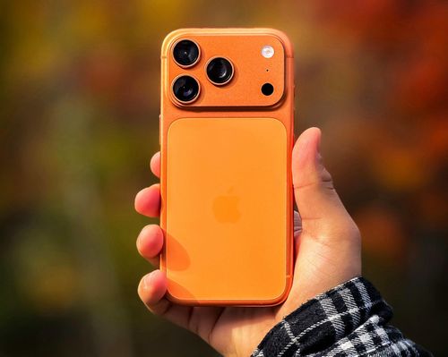 Mẫu máy kế nhiệm của iPhone 17 Pro trong ảnh có thể sở hữu phần khuyết camera nhỏ hơn (Nguồn ảnh: Abhinav Choudhary)