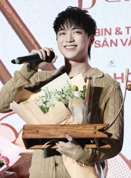 SOOBIN chia sẻ cùng sinh viên