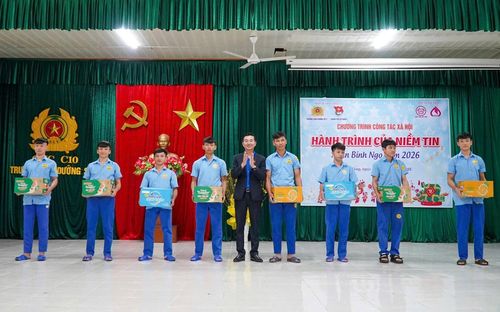 Thành đoàn vừa phối hợp tổ chức chương trình công tác xã hội “Hành trình của niềm tin” tại Trường Giáo dưỡng số 3. Ảnh: KHÁNH NGÂN