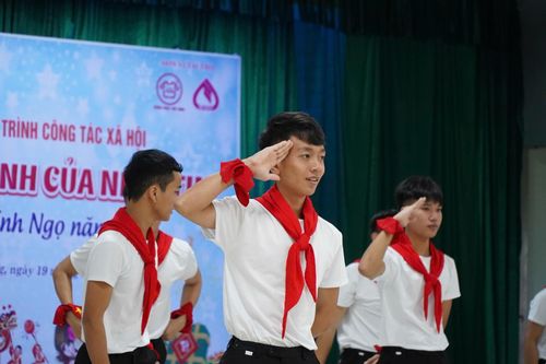 Học sinh Trường Giáo dưỡng số 3 (xã Hòa Vang) giao lưu văn nghệ tại chương trình. ẢNH: THU HƯƠNG.