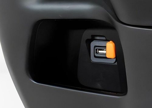 Cổng sạc USB được tích hợp sẵn (Ảnh: Yadea).