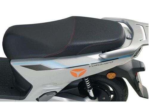 Yên xe thiết kế dày và êm ái (Ảnh: Yadea).