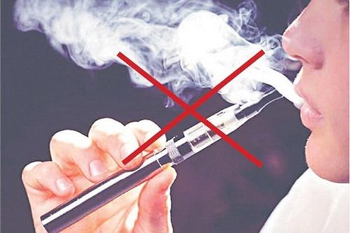  Dù được quảng cáo là ít tác hại nhưng những nghiên cứu khoa học đã chứng minh, thuốc lá điện tử gây hại nghiêm trọng cho sức khỏe, đặc biệt là đối với người trẻ. Ảnh internet. 