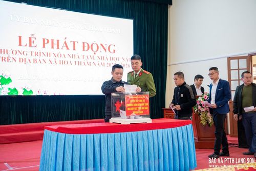 Các cơ quan, đơn vị, doanh nghiệp và cán bộ, Nhân dân trên địa bàn xã Hoa Thám quyên góp ủng hộ chương trình
