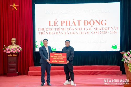Đại diện doanh nghiệp trên địa bàn ủng hỗ chương trình xóa nhà tạm, nhà dột nát