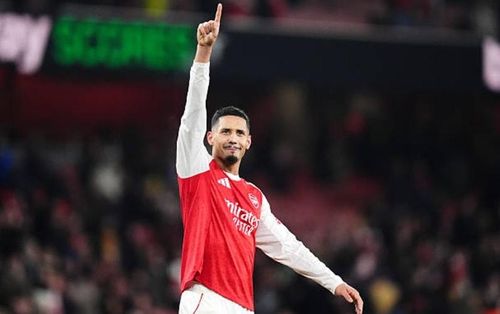 William Saliba (6.9 điểm) có tình huống cứu thua quan trọng ngay trước giờ nghỉ giải lao.