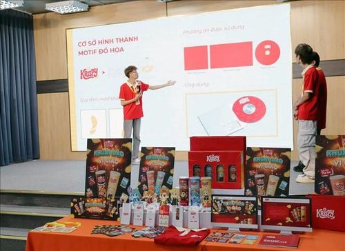 Học sinh Trường Phổ thông liên cấp FPT Hà Nam thực hành trực tiếp bài học bằng áp dụng các phần mềm công nghệ số.