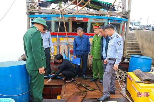 Các lực lượng chức năng tăng cường công tác kiểm tra, kiểm soát, xử lý nghiêm các trường hợp vi phạm trong khai thác hải sản bất hợp pháp.