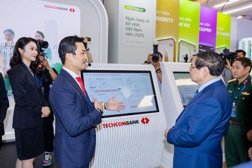 Ông Phan Thanh Sơn chia sẻ về những giải pháp thanh toán đột phá của Techcombank. Ảnh: Techcombank