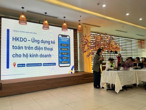 Bà Vũ Minh Anh - Giám đốc HKDO, Công ty cổ phần Phần mềm Effect chia sẻ về ứng dụng kế toán trên điện thoại.