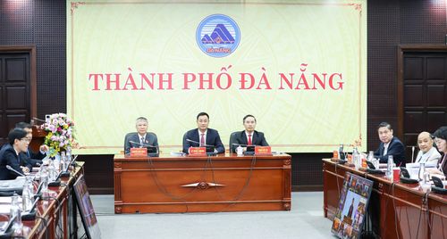 Thường trực Thành ủy chủ trì tại điểm cầu Đà Nẵng. Ảnh: NGỌC PHÚ
