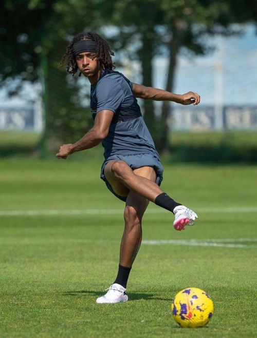 Theo Sofascore, cầu thủ 19 tuổi cao tới 1m93, hứa hẹn là sự bổ sung chất lượng của Liverpool cho phần còn lại của mùa giải (Ảnh: The Guardian).