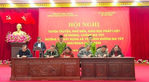 Cấp ủy, chính quyền, các tổ chức chính trị - xã hội và các thôn ký cam kết xây dựng xã Yên Bình trở thành xã "không ma túy".