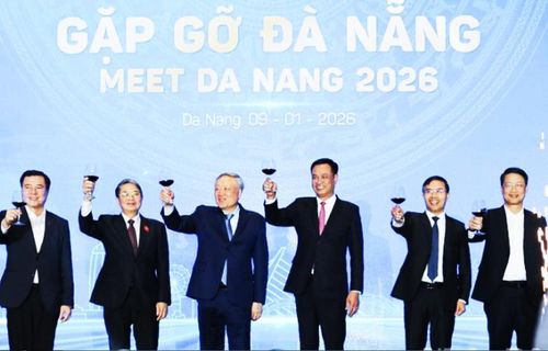 Các đại biểu thực hiện nghi thức khai mạc sự kiện "Gặp gỡ Đà Nẵng - Meet Danang 2026"