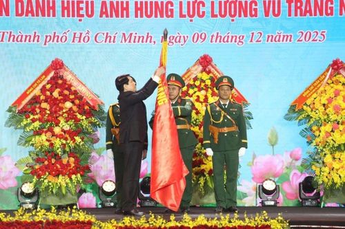 Chủ tịch nước Lương Cường trao tặng danh hiệu Anh hùng LLVT Nhân dân cho Quân khu 7.