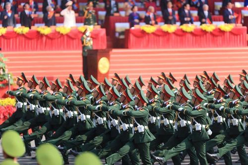 Diễu binh, diễu hành chào mừng kỷ niệm 50 năm ngày giải phóng miền Nam, thống nhất đất nước.