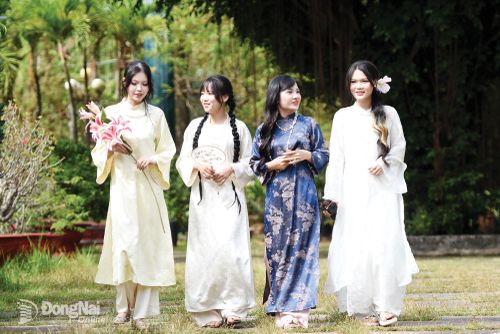 Sắc xuân như đến sớm hơn tại Văn miếu Trấn Biên