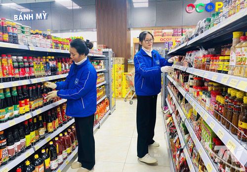 Siêu thị Hoàng Mấm chủ động chuẩn bị nguồn hàng phục vụ nhu cầu mua sắm dịp Tết.