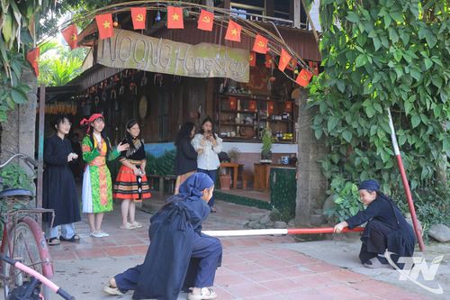 Trò chơi dân gian kết nối ký ức văn hóa với niềm vui của người trẻ hôm nay.