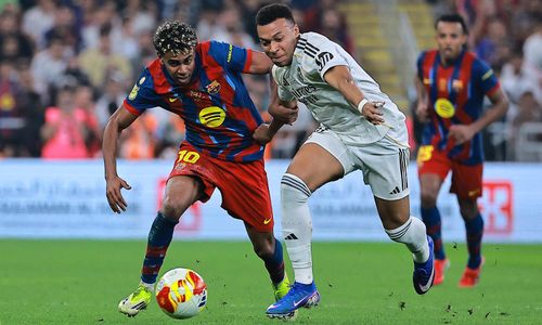 Barcelona đánh bại Real Madrid. (Ảnh: Reuters)