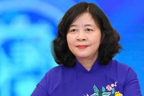 Bà Bùi Thị Minh Hoài - Ủy viên Bộ Chính trị, Bí thư Đảng ủy MTTQ, các đoàn thể Trung ương, Chủ tịch Ủy ban Trung ương MTTQ Việt Nam. 