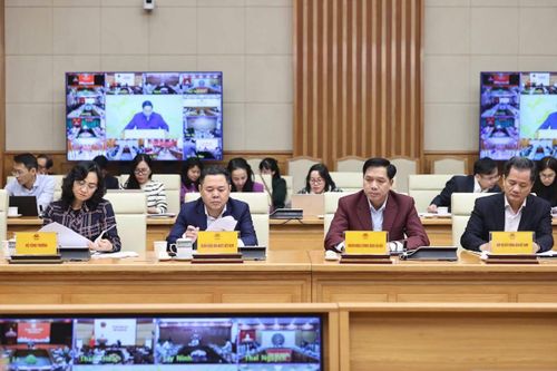 Phó Thống đốc NHNN Nguyễn Ngọc Cảnh tham dự Phiên họp