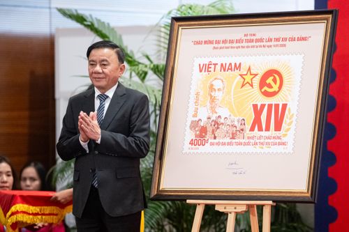 Hình ảnh các tầng lớp nhân dân đồng lòng tiến bước dưới ngọn cờ của Đảng và ánh mắt dõi theo đầy tin yêu của Chủ tịch Hồ Chí Minh vĩ đại là sự thể hiện sống động về một Việt Nam đoàn kết, đã hội tụ đủ thế và lực, đủ ý chí và quyết tâm để bước vào kỷ nguyên xây dựng đất nước giàu mạnh, phồn vinh, văn minh, hạnh phúc.