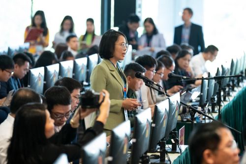 Trung tâm Báo chí phối hợp chặt chẽ với các cơ quan liên quan, đặc biệt là các cơ quan báo chí chủ lực như Đài Truyền hình Việt Nam, Đài Tiếng nói Việt Nam, Thông tấn xã Việt Nam, Báo Nhân Dân trong việc cung cấp tín hiệu truyền hình, phát thanh, hình ảnh, bảo đảm thông tin nhanh chóng, chính xác, đầy đủ, đồng thời xây dựng phương án bố trí, điều tiết phóng viên tác nghiệp khoa học, trang trọng, an toàn, trật tự. Cùng với đó, trung tâm chú trọng bảo đảm chu đáo các điều kiện phục vụ, hậu cần cho đội ngũ phóng viên, kỹ thuật viên trong suốt thời gian tác nghiệp tại Đại hội.
