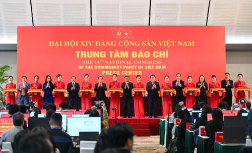 Cũng trong chiều 14/1, các đại biểu đã cắt băng khánh thành Trung tâm Báo chí Đại hội đại biểu toàn quốc lần thứ XIV của Đảng.