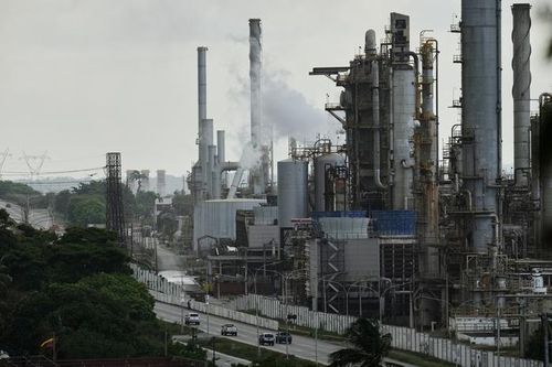 Nhà máy lọc dầu El Palito ở Puerto Cabello - Venezuela. Ảnh: AP