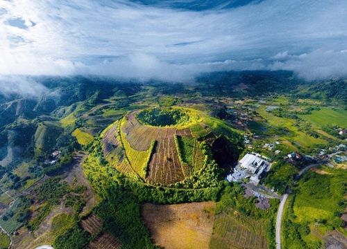 Núi lửa Nâm Kar - một trong năm miệng núi lửa tiêu biểu trong Công viên địa chất toàn cầu UNESCO Đắk Nông. Ảnh: Trần An